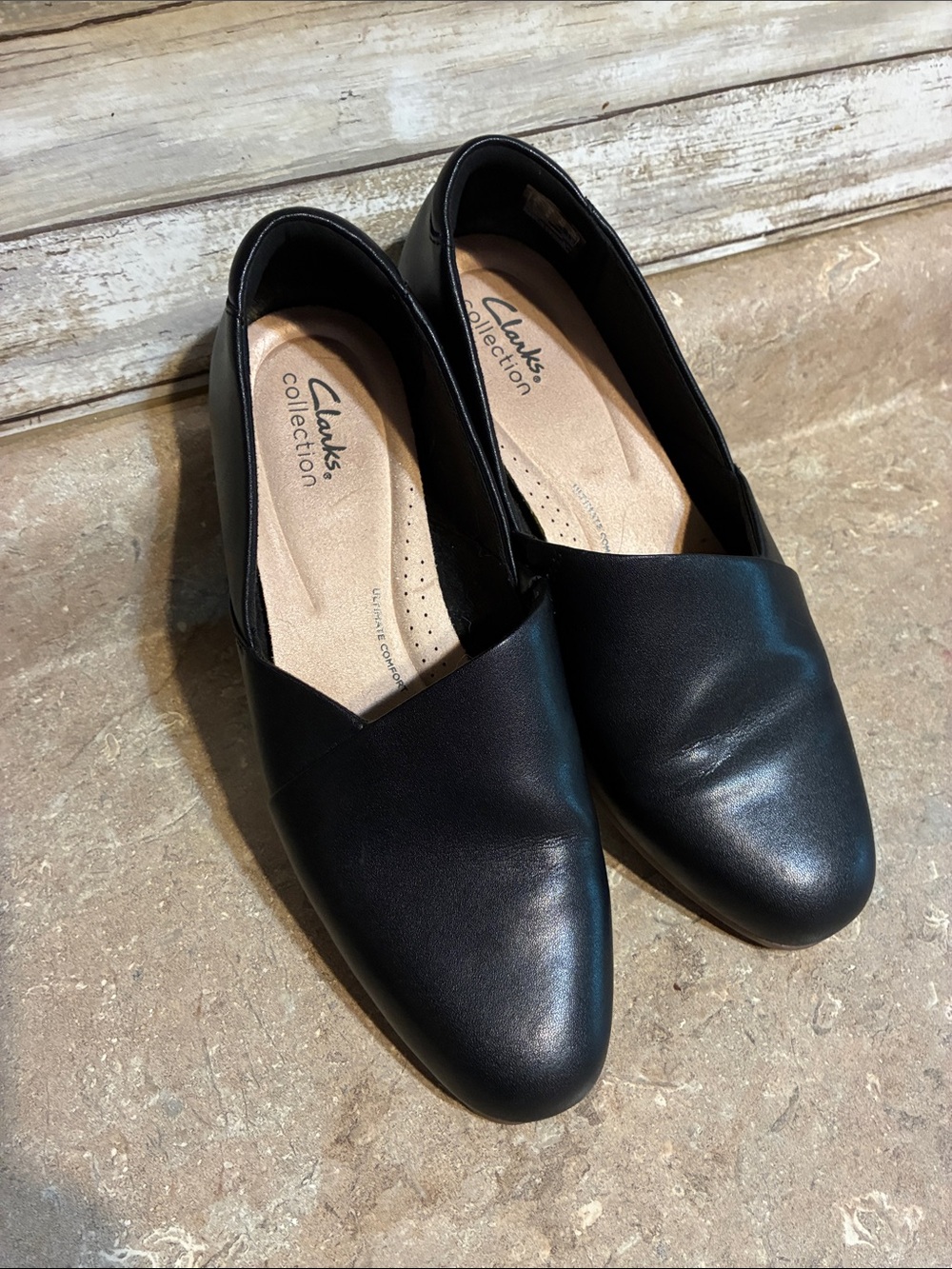 Clarks Size 9Women’s Black Leather Slip-On Flats